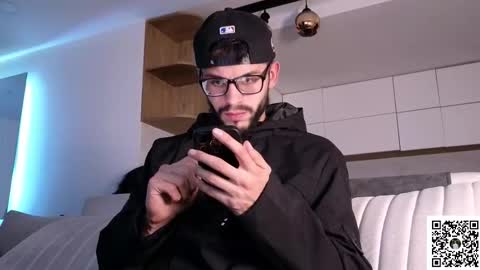 Snapshot of phantom_bigger1 chatting on 02-01-26, 10:52 phantom_bigger1 online show from 02-01-26, 10:52