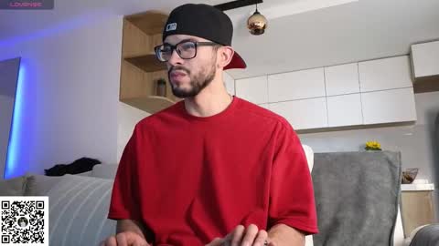 Snapshot of phantom_bigger1 chatting on 02-25-26, 10:19 phantom_bigger1 online show from 02-25-26, 10:19