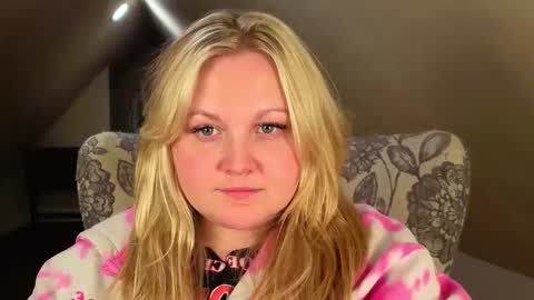 Snapshot of phatassblond chatting on 05-02-26, 03:44 PhatAssBlond online show from 05-02-26, 03:44