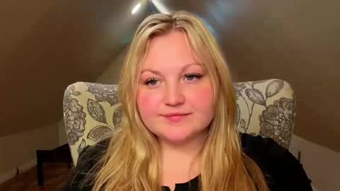 Snapshot of phatassblond chatting on 05-12-26, 09:23 PhatAssBlond online show from 05-12-26, 09:23