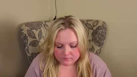 Snapshot of phatassblond chatting on 06-06-26, 07:24 PhatAssBlond online show from 06-06-26, 07:24