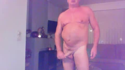 Snapshot of phil279 chatting on 11-05-25, 06:41 Phil online show from 11-05-25, 06:41