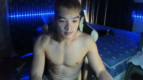 Snapshot of philhotbody chatting on 01-18-25, 11:32 AJ online show from 01-18-25, 11:32