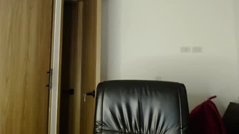 philipdj1 online show from 04-22-26, 04:15