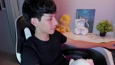 Snapshot of philipe_moonlight_ chatting on 09-13-25, 01:38 Phil. INDEPENDENT MODEL online show from 09-13-25, 01:38