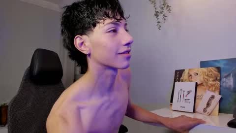 Phil.   INDEPENDENT MODEL online show from 04-23-26, 05:19