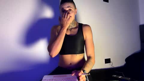 Snapshot of phillip_brownn chatting on 12-18-25, 12:22 PHILLIP online show from 12-18-25, 12:22