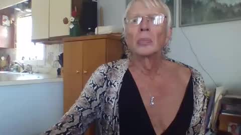 Snapshot of phillipa1023 chatting on 11-20-25, 05:45 phillipa online show from 11-20-25, 05:45