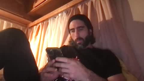 Snapshot of philllaroche chatting on 12-01-25, 04:28 Phill online show from 12-01-25, 04:28