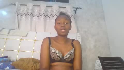 Snapshot of phoebe015 chatting on 02-03-26, 02:53 phoebe online show from 02-03-26, 02:53