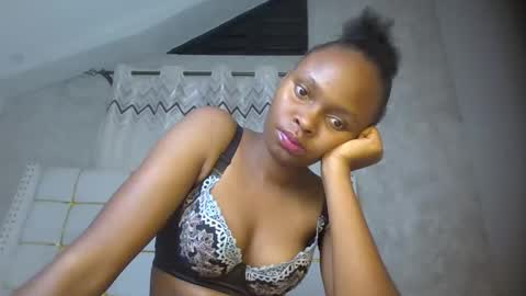 Snapshot of phoebe015 chatting on 02-27-26, 08:20 phoebe online show from 02-27-26, 08:20