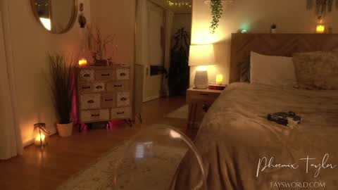 PHOENIX TAYLOR online show from 11-22-25, 02:10