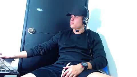 AdnierGnz online show from 02-06-25, 03:48