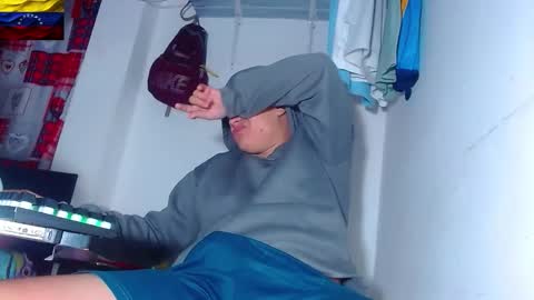 Snapshot of phoenixgnz08 chatting on 01-11-26, 01:38 AdnierGnz online show from 01-11-26, 01:38