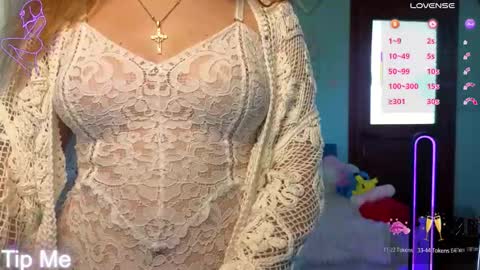 Snapshot of phoenixlunar chatting on 10-09-25, 07:06 Selena online show from 10-09-25, 07:06