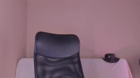 Snapshot of phoenixx_x chatting on 03-26-26, 09:42 phoenixx_x online show from 03-26-26, 09:42