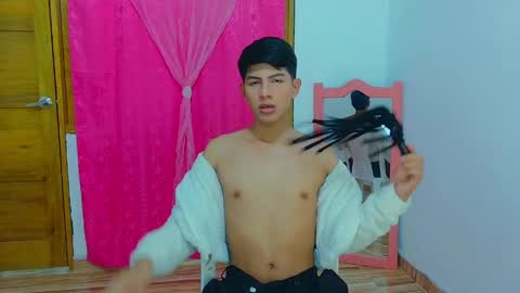 phuwin online show from 05-13-26, 03:59