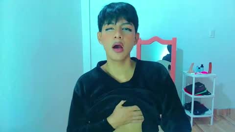 phuwin online show from 05-25-26, 06:08