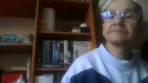 Snapshot of pichoun71 chatting on 12-08-24, 07:37 pichoun71 online show from 12-08-24, 07:37