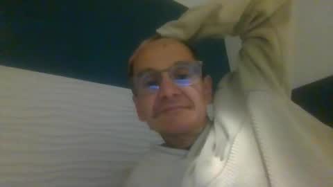 Snapshot of pichoun71 chatting on 01-06-25, 08:07 pichoun71 online show from 01-06-25, 08:07