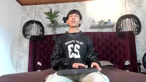Snapshot of pierre_leroy_ chatting on 07-24-26, 03:48 Pierre Leroy online show from 07-24-26, 03:48
