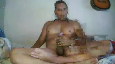 pieslatinos online show from 03-23-26, 03:10