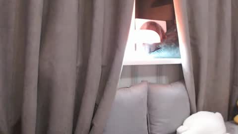 Snapshot of pineapple__mood chatting on 01-16-25, 08:14 online show from 01-16-25, 08:14