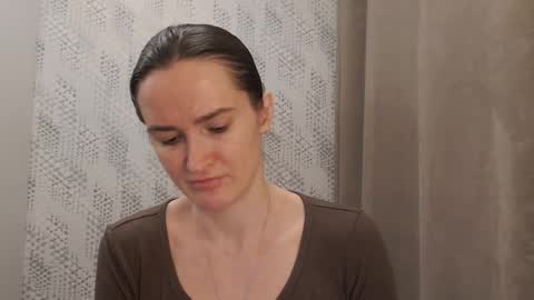 Snapshot of pineapple__mood chatting on 01-23-25, 04:15 online show from 01-23-25, 04:15