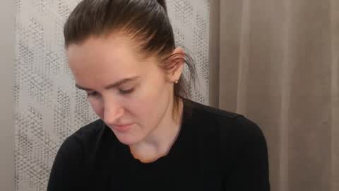 Snapshot of pineapple__mood chatting on 01-29-25, 05:45 online show from 01-29-25, 05:45