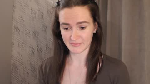 Snapshot of pineapple__mood chatting on 02-01-25, 05:26 online show from 02-01-25, 05:26