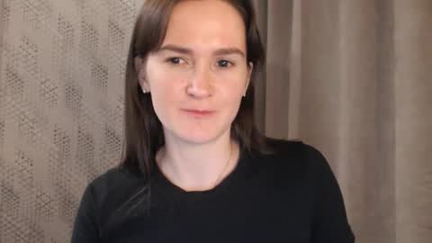 Snapshot of pineapple__mood chatting on 02-06-25, 06:46 online show from 02-06-25, 06:46