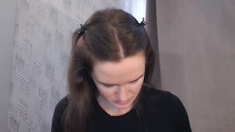 Snapshot of pineapple__mood chatting on 02-08-25, 09:24 online show from 02-08-25, 09:24