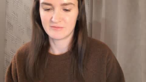 Snapshot of pineapple__mood chatting on 02-14-25, 06:08 online show from 02-14-25, 06:08