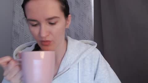 Snapshot of pineapple__mood chatting on 02-21-25, 05:24 online show from 02-21-25, 05:24