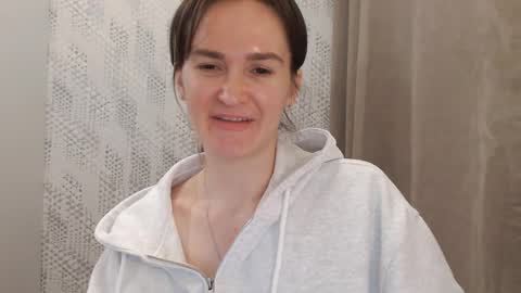 Snapshot of pineapple__mood chatting on 02-22-25, 05:35 online show from 02-22-25, 05:35