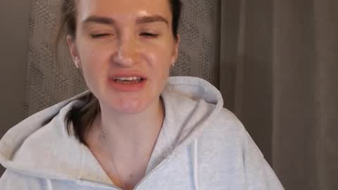 Snapshot of pineapple__mood chatting on 02-23-25, 05:18 online show from 02-23-25, 05:18