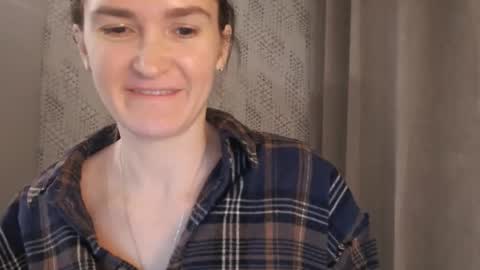 Snapshot of pineapple__mood chatting on 02-25-25, 05:47 online show from 02-25-25, 05:47