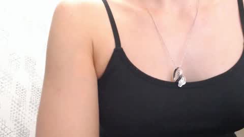 Snapshot of pineapple__mood chatting on 03-12-25, 06:18 online show from 03-12-25, 06:18