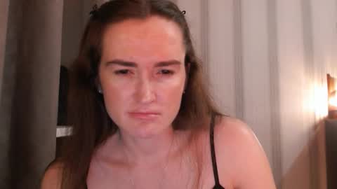 Snapshot of pineapple__mood chatting on 09-08-25, 05:01 online show from 09-08-25, 05:01