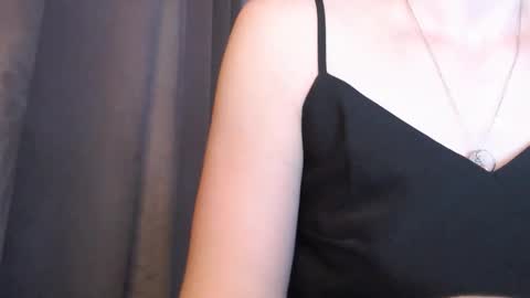 Snapshot of pineapple__mood chatting on 09-11-25, 06:46 online show from 09-11-25, 06:46