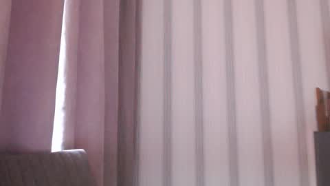 Snapshot of pineapple__mood chatting on 09-18-25, 06:37 online show from 09-18-25, 06:37