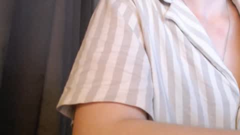 Snapshot of pineapple__mood chatting on 09-21-25, 06:37 online show from 09-21-25, 06:37