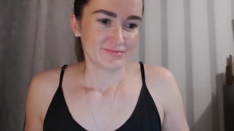 Snapshot of pineapple__mood chatting on 09-24-25, 09:01 online show from 09-24-25, 09:01