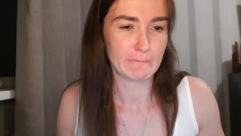 Snapshot of pineapple__mood chatting on 10-01-25, 04:24 online show from 10-01-25, 04:24