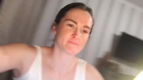 Snapshot of pineapple__mood chatting on 10-05-25, 05:00 online show from 10-05-25, 05:00