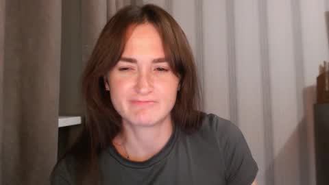 Snapshot of pineapple__mood chatting on 10-06-25, 07:00 online show from 10-06-25, 07:00