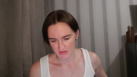 Snapshot of pineapple__mood chatting on 10-09-25, 05:44 online show from 10-09-25, 05:44