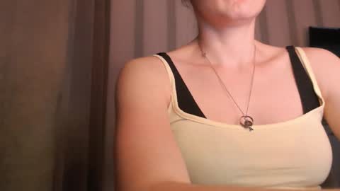 Snapshot of pineapple__mood chatting on 10-13-25, 06:57 online show from 10-13-25, 06:57
