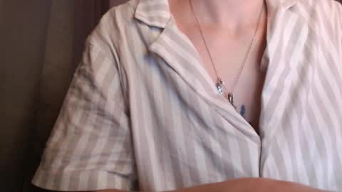 Snapshot of pineapple__mood chatting on 11-18-25, 06:51 online show from 11-18-25, 06:51