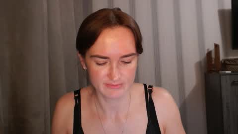 Snapshot of pineapple__mood chatting on 11-19-25, 04:40 online show from 11-19-25, 04:40